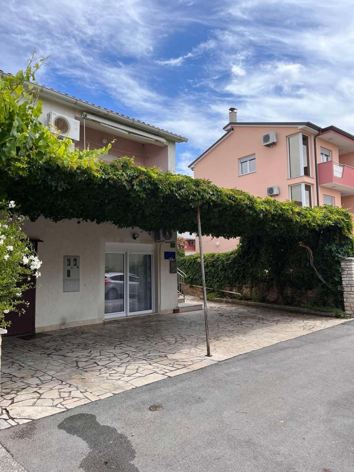 Apartments Mirijana Pula Exterior foto